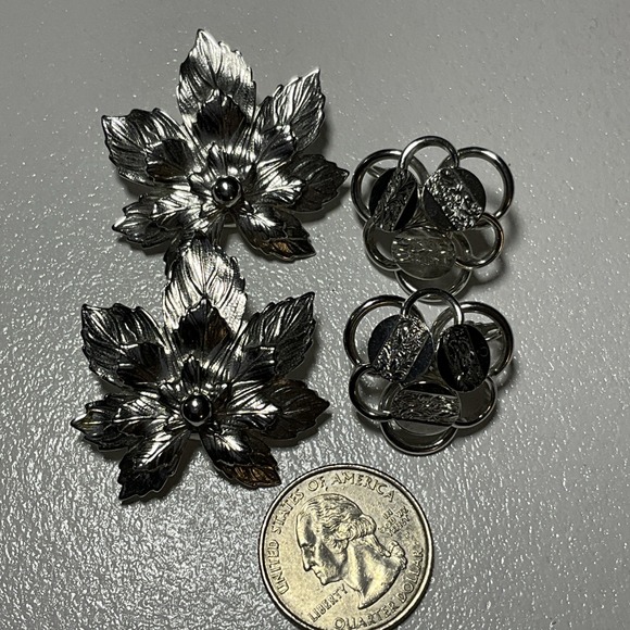 Vintage 3 Sarah Coventry Silver And Gold Maple Leaf Circles Fan Clip On Earrings - Picture 6 of 6
